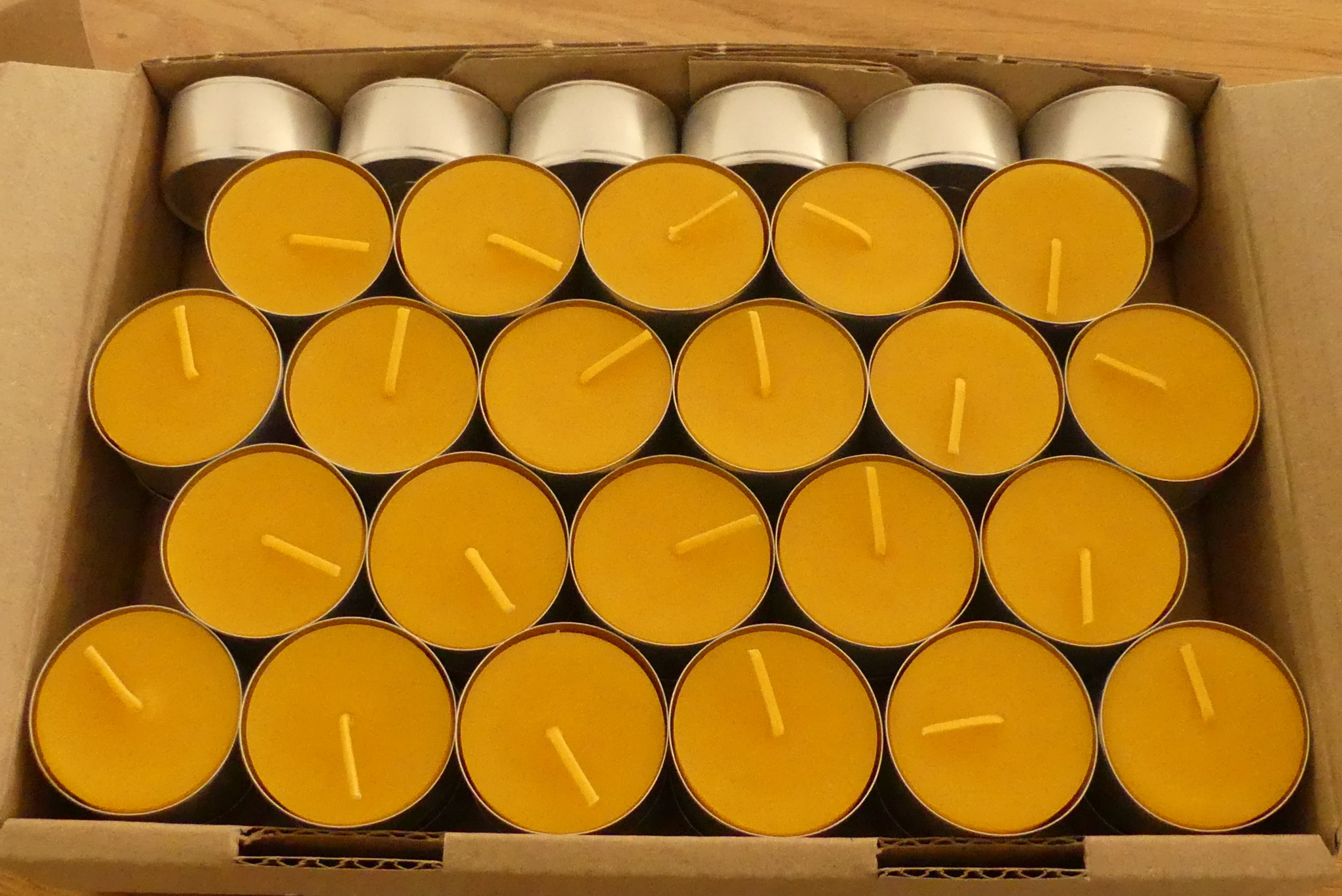 Bild von 50 Bienenwachsteelichter in Aluhülle (37,5x19mm) / ca. 4h Brenndauer